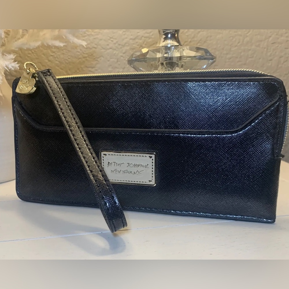 BETSEY JOHNSON New York, N.Y. Clutch Wallet with Wrist Strap Black